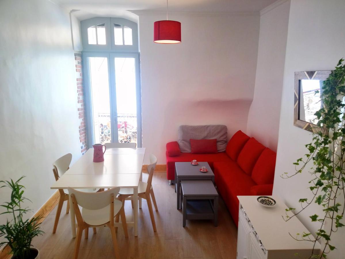 Joli Duplex Avec Balcon Et Vue Sur Place Du Centre Historique ! Foix Exteriér fotografie